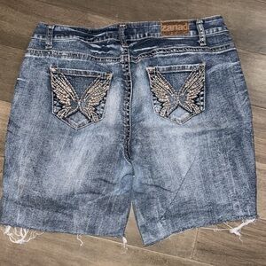 Zanadi Butterfly Embroidered Pockets Denim Shorts
